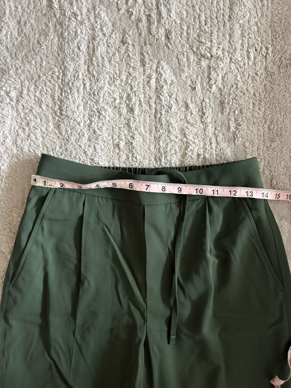 Vince Olive Green Tapered Pull-On Pleated Crepe Pants Size M - Picture 3 of 6